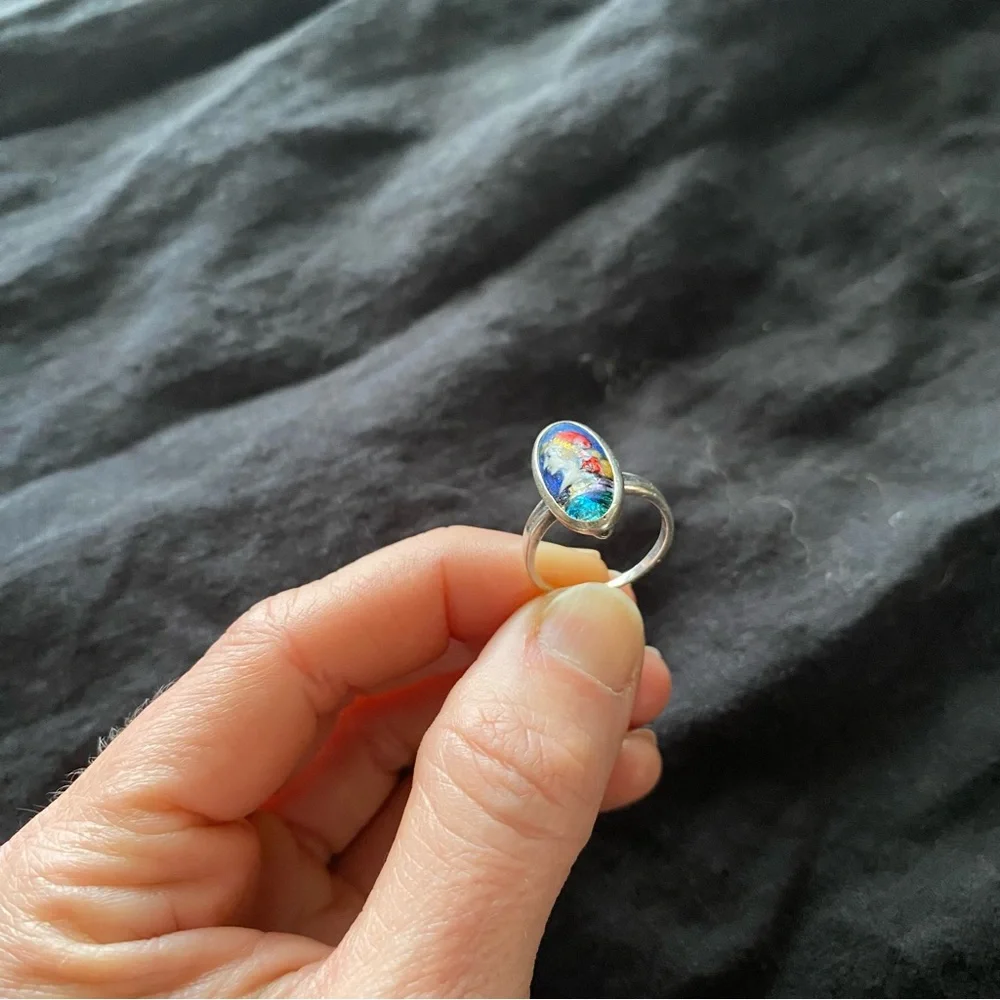 Vintage French Enamel Ring with Bohemian Woman - Picture 3 of 9